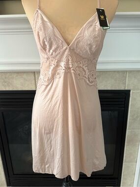 NWT Women's Lace Camisole/Sleepwear Negligée Size L Blush Pink/Nude Color Soft